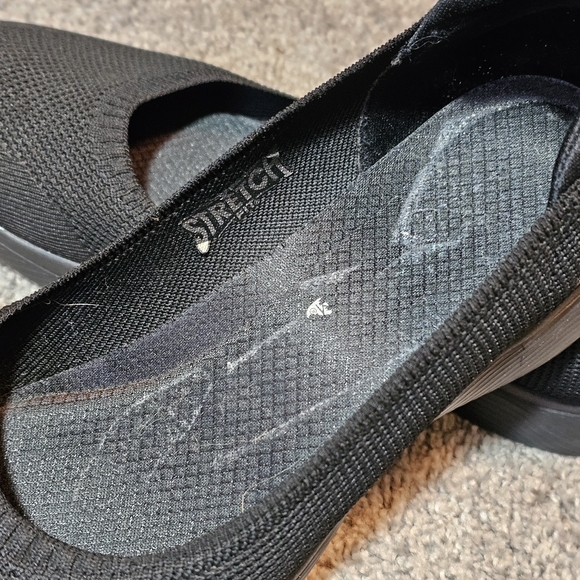 Wide Width Skechers Microburst Black Slip-On Flats (Size 8.5 W) - Picture 5 of 12